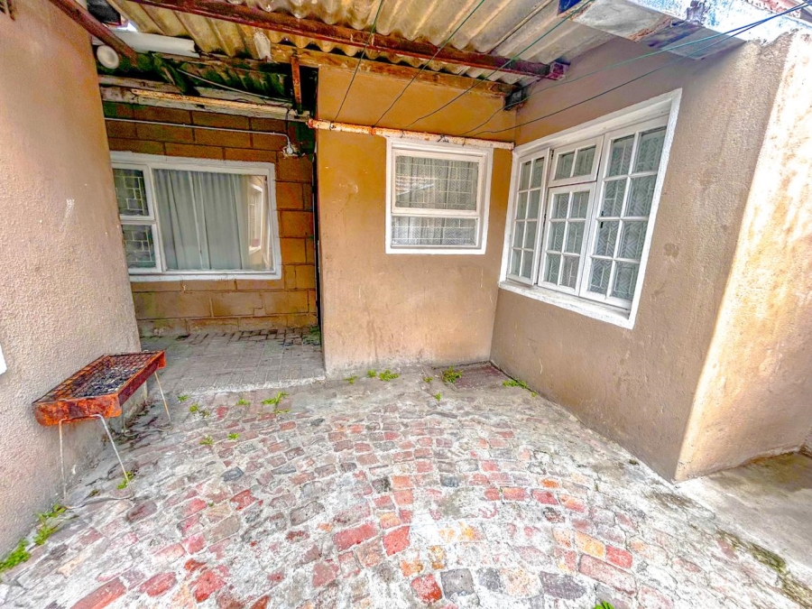 6 Bedroom Property for Sale in Surrey Estate Western Cape